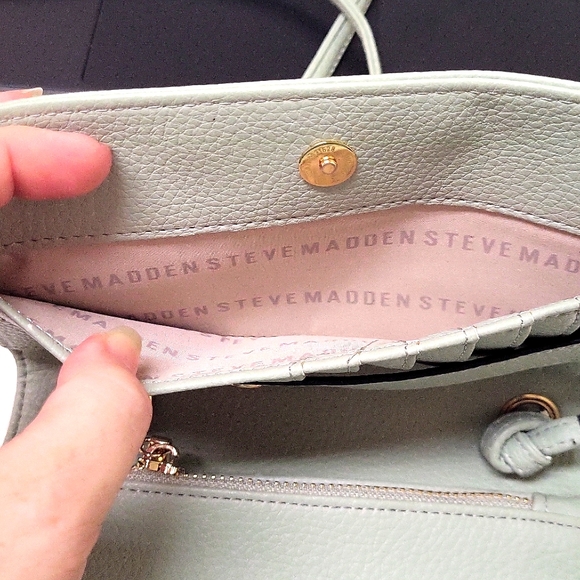 Steve Madden Jade Bangie Wallet on a String - Picture 9 of 12